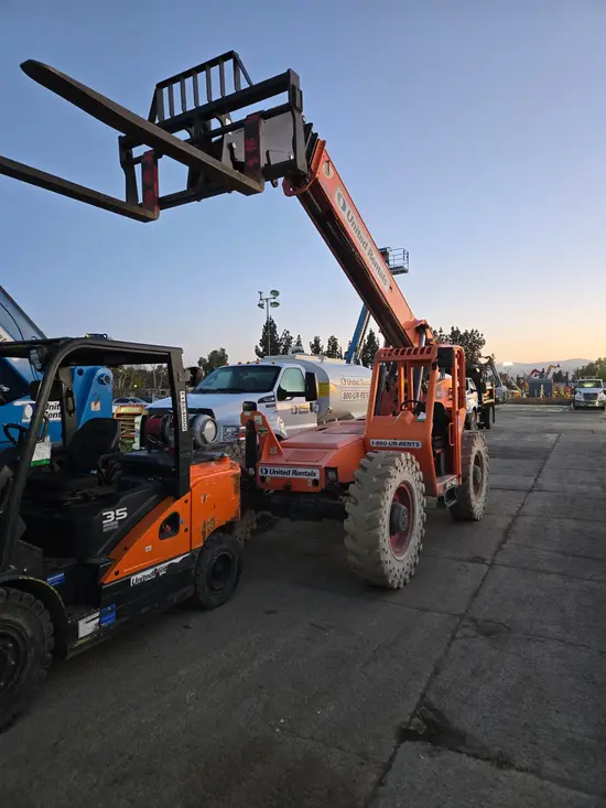 2017 SKYTRAK 8042 Forklift
