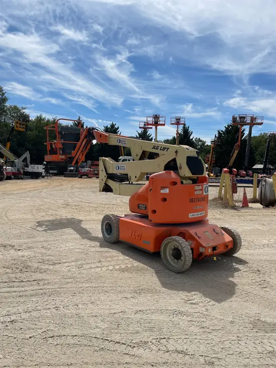 2014 JLG E400AJPN Articulating Boom Lift