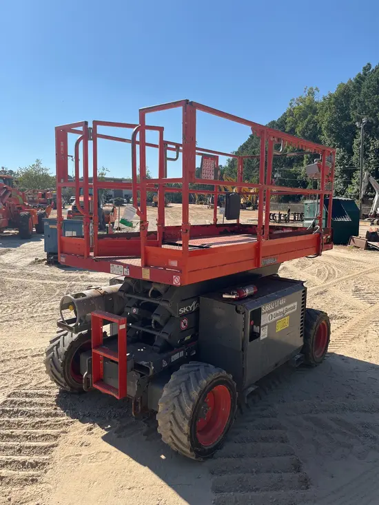 2016 Skyjack SJ6832RT Rough Terrain Scissor Lift