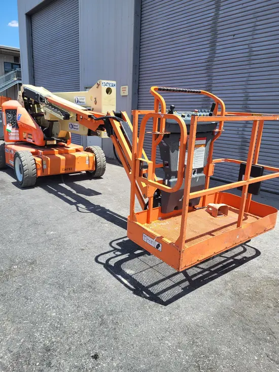 2014 JLG E450AJ Articulating Boom Lift