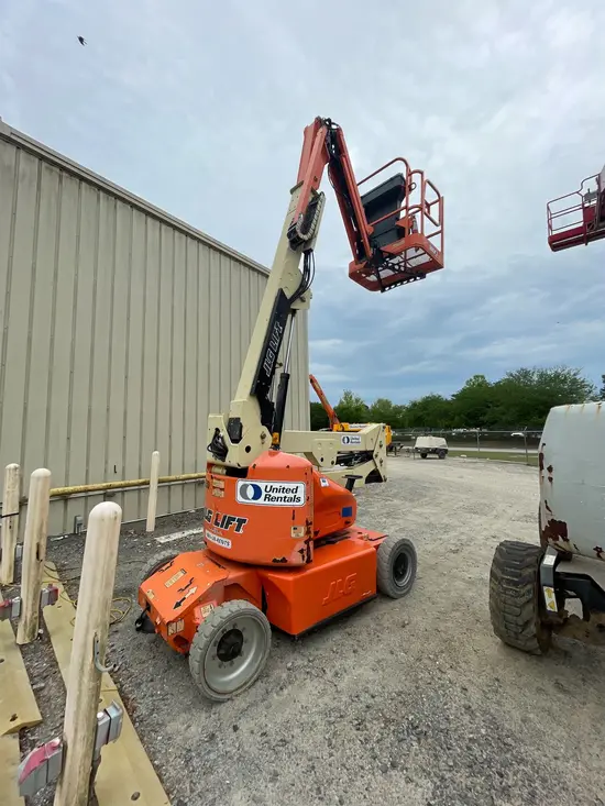 2014 JLG E400AJPN Articulating Boom Lift