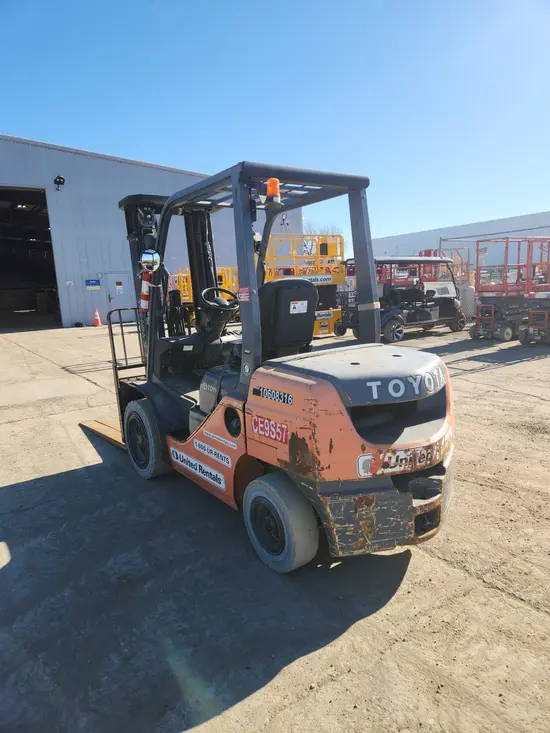 2017 Toyota 8FDU30 Warehouse Forklift