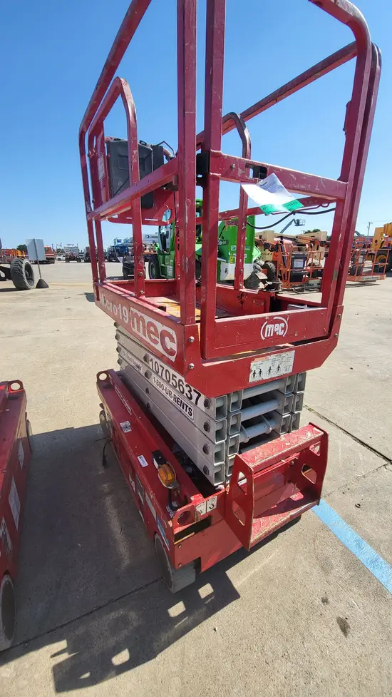 2018 MEC MICRO 19 Scissor Lift