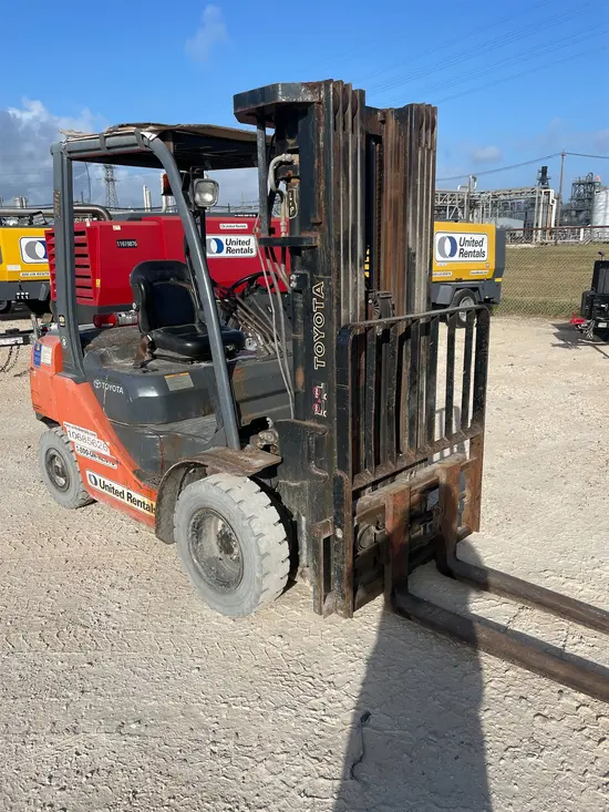 2017 Toyota 8FDU25 Warehouse Forklift