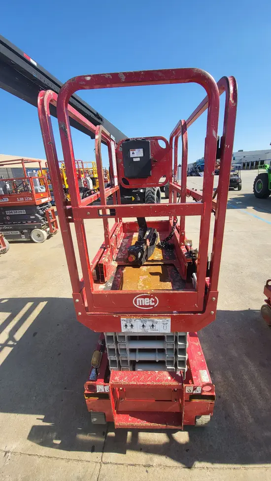 2018 MEC MICRO 19 Scissor Lift