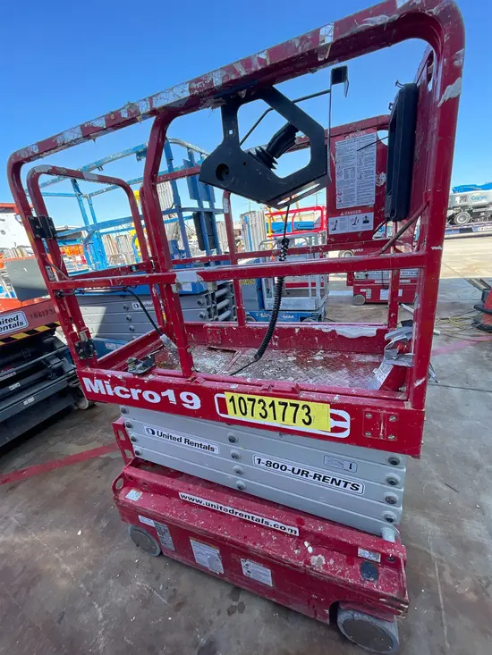 2018 MEC MICRO 19 Scissor Lift