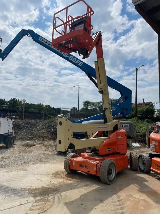 2013 JLG E450AJ Articulating Boom Lift