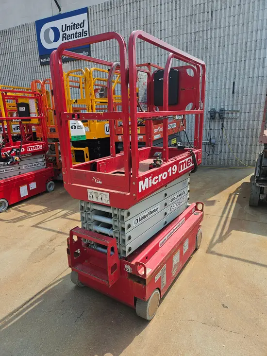 2018 MEC MICRO 19 Scissor Lift