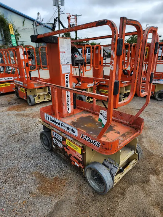 2018 JLG 1230ES Self-Propelled One-Person Lift