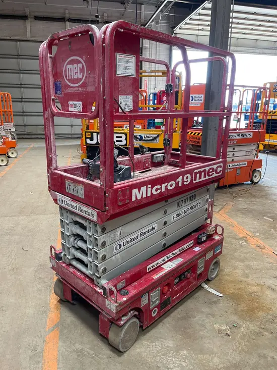 2018 MEC MICRO 19 Scissor Lift