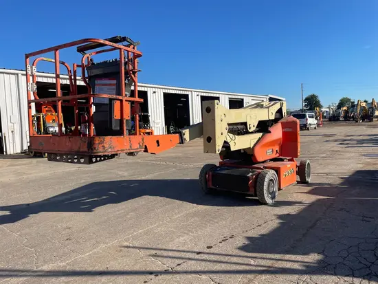 2014 JLG E400AN Articulating Boom Lift