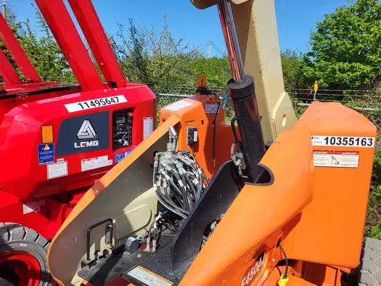2015 JLG E450AJ Articulating Boom Lift