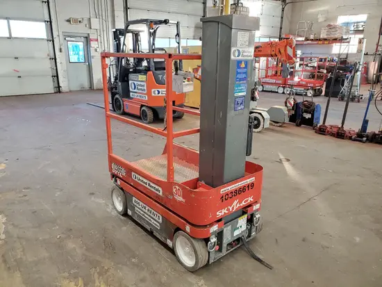 2015 Skyjack SJ12 Self-Propelled One-Person Lift