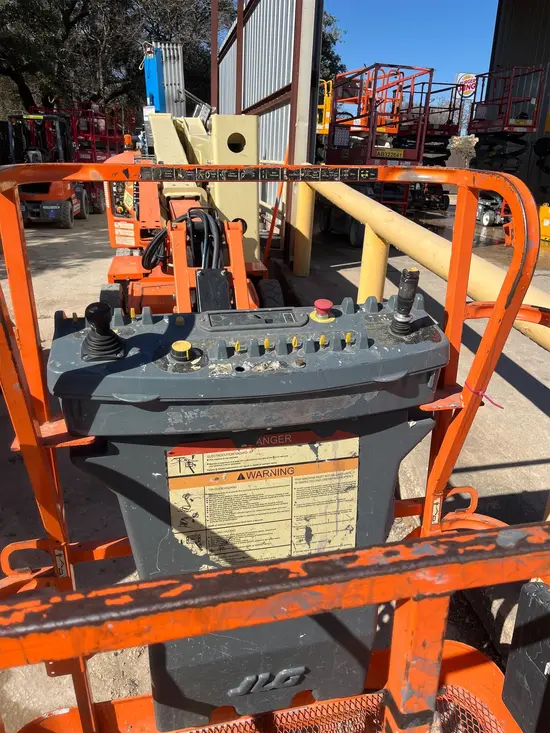 2016 JLG E400AJPN Articulating Boom Lift