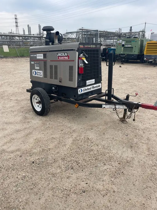 2019 Lincoln Electric VANTAGE 549 Welder