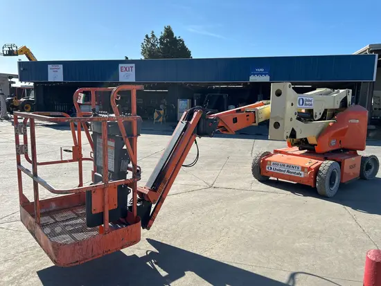 2016 JLG E400AJPN Articulating Boom Lift