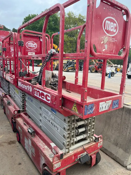 2018 MEC MICRO 19 Scissor Lift