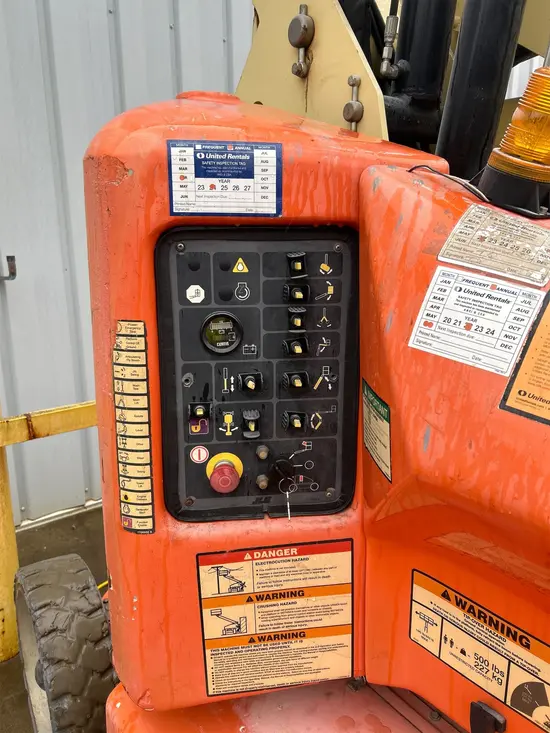 2011 JLG E400AJPN Articulating Boom Lift