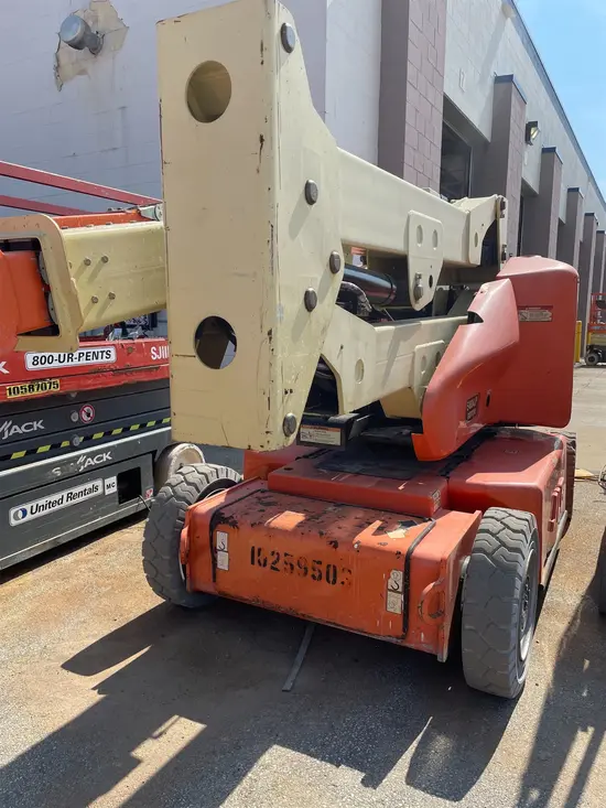 2014 JLG E400AJPN Articulating Boom Lift