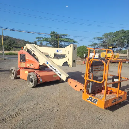 2015 JLG E450A Articulating Boom Lift