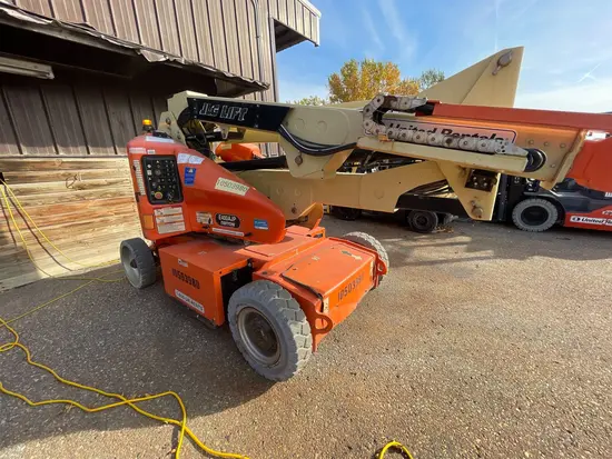 2016 JLG E400AJPN Articulating Boom Lift