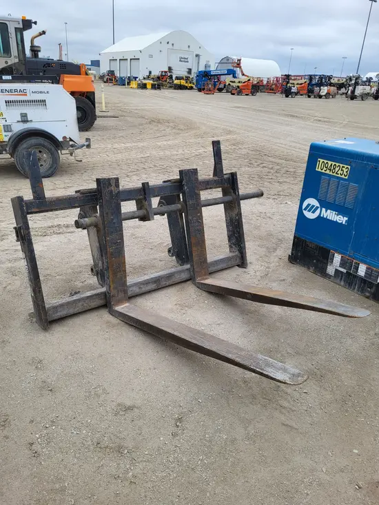 2019 Arrow Material Handling CASE