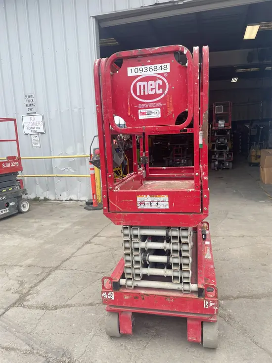 2019 MEC MICRO 19 Scissor Lift