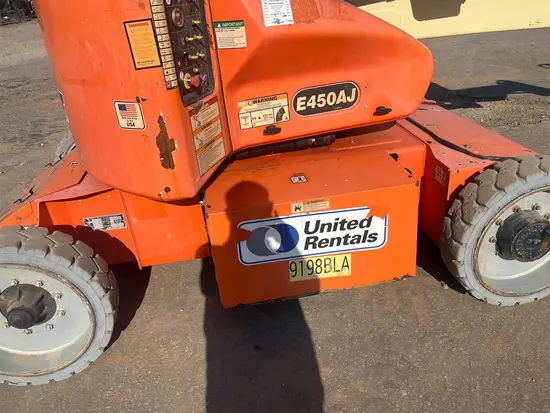 2014 JLG E450AJ Articulating Boom Lift