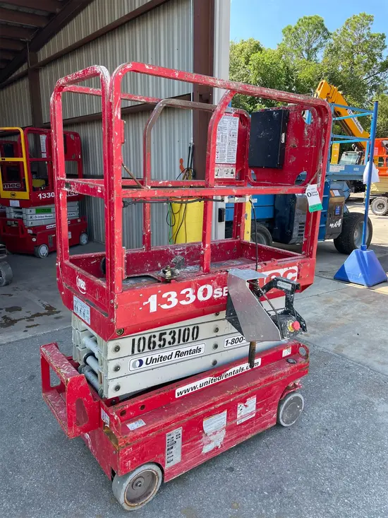 2017 MEC 1330SE Scissor Lift