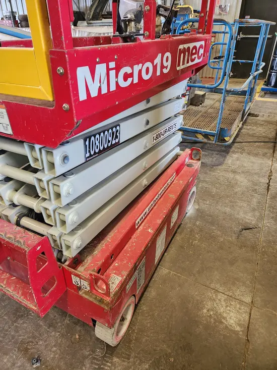 2018 MEC MICRO 19 Scissor Lift