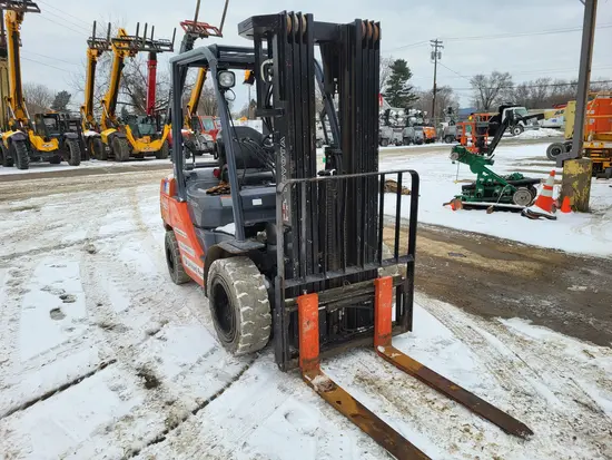 2019 Toyota 8FGU30 Warehouse Forklift