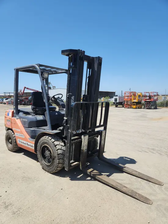 2017 Toyota 8FDU30 Warehouse Forklift