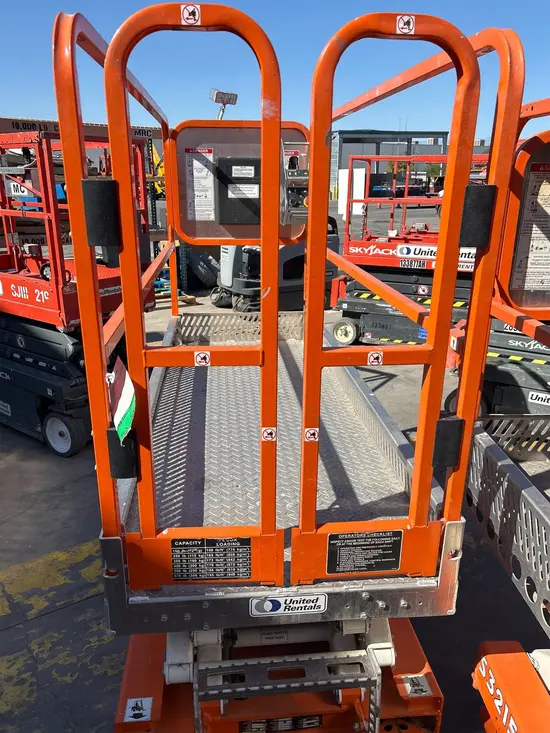 2022 Snorkel S3215L Scissor Lift