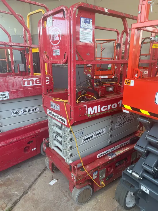 2019 MEC MICRO 19 Scissor Lift