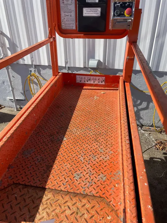 2017 Snorkel S3219E Scissor Lift