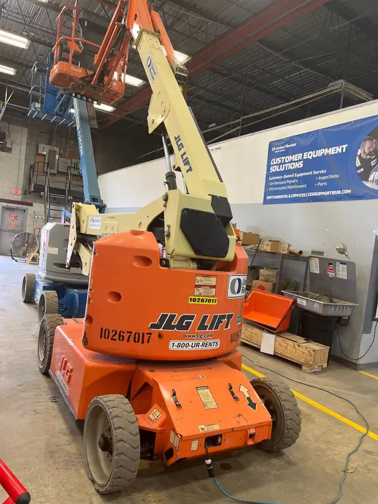 2014 JLG E400AJPN Articulating Boom Lift