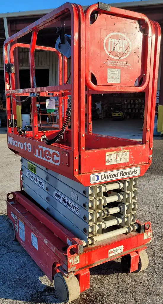 2017 MEC MICRO 19 Scissor Lift