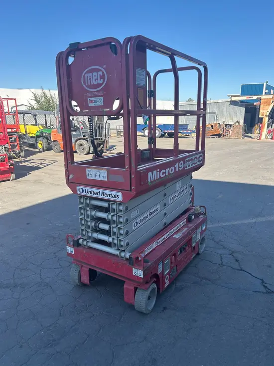 2019 MEC MICRO 19 Scissor Lift