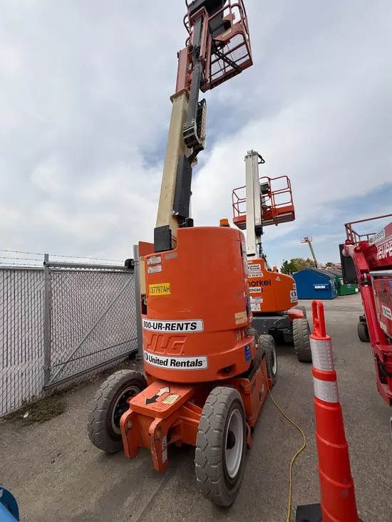 2014 JLG E300AJP Articulating Boom Lift