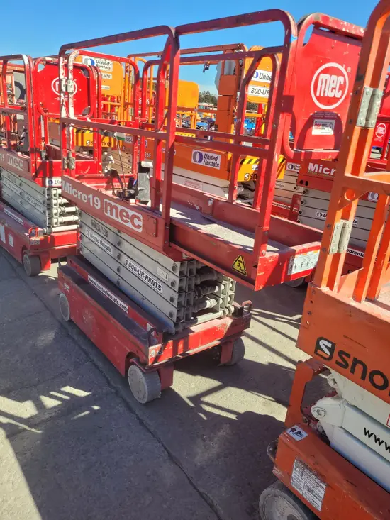 2018 MEC MICRO 19 Scissor Lift