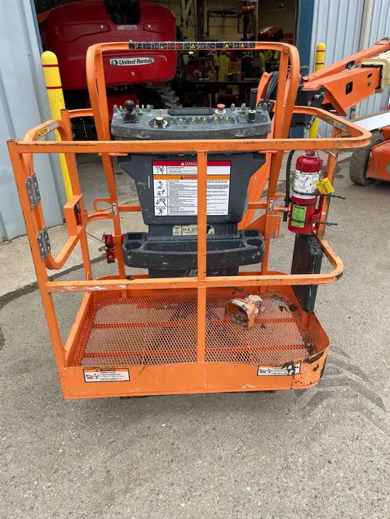 2013 JLG E400AJPN Articulating Boom Lift