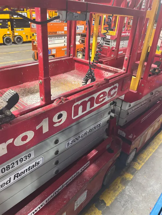2018 MEC MICRO 19 Scissor Lift