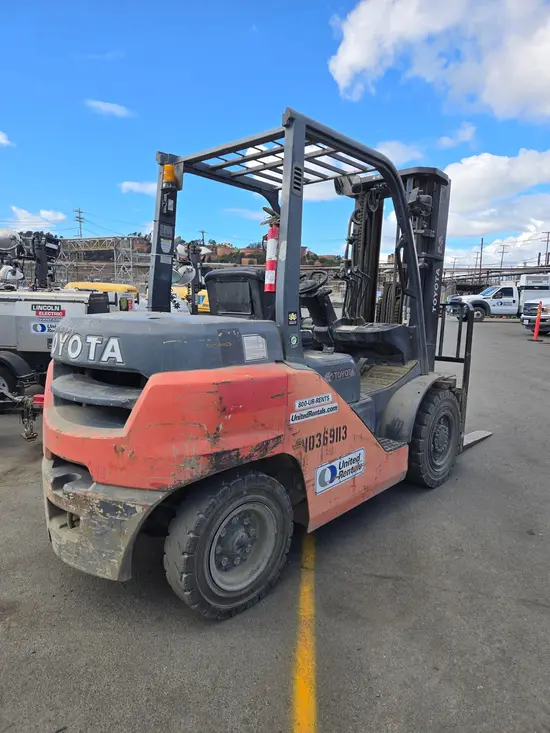 2015 Toyota 8FD35U Warehouse Forklift