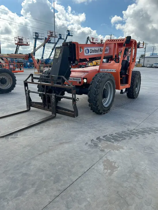 2016 SKYTRAK 8042 Forklift