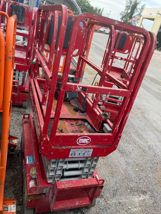 2017 MEC 1330SE Scissor Lift