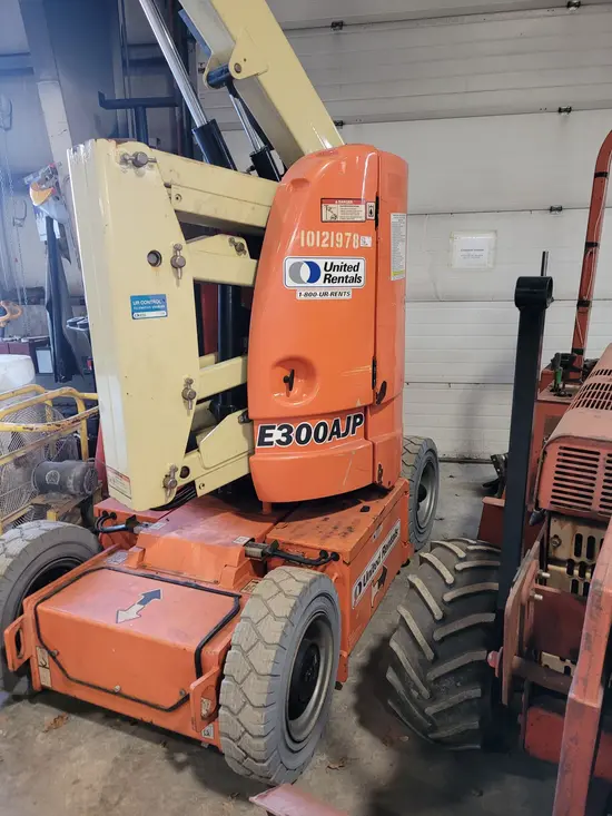 2013 JLG E300AJP Articulating Boom Lift
