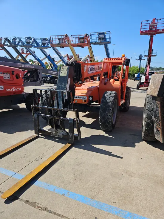 2017 SKYTRAK 8042 Forklift