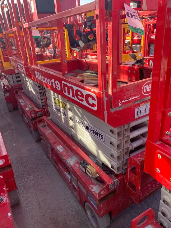 2017 MEC MICRO 19 Scissor Lift