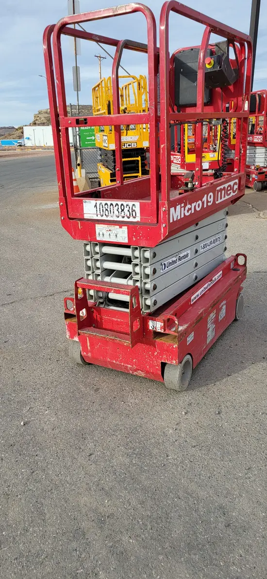 2018 MEC MICRO 19 Scissor Lift