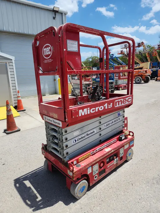 2018 MEC MICRO 19 Scissor Lift